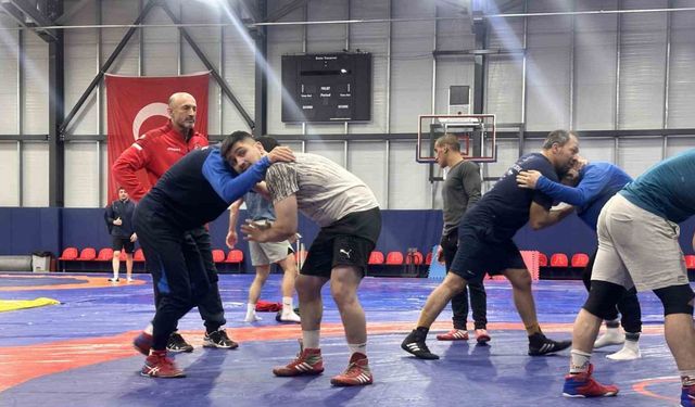 Türkiye İşitme Engelliler Güreş Milli Takımı, Yalova’da kampa girdi