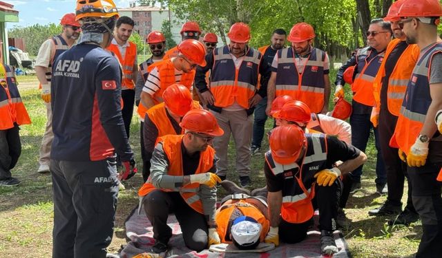 Umut Kervanı Ağrı Derneği Arama Kurtarma Ekibi, AFAD eğitimlerini başarıyla tamamladı