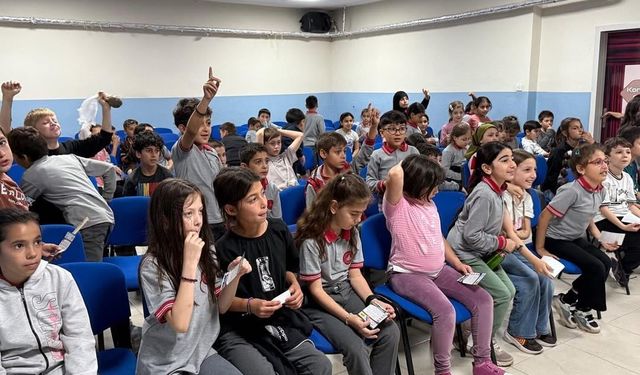 Üniversite öğrencileri miniklere trafik bilinci aşıladı