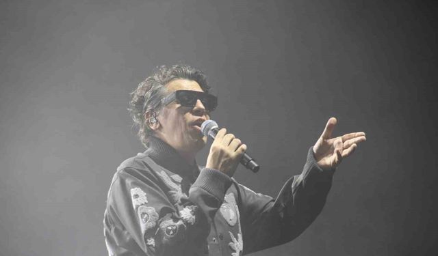 Ünlü Sanatçı Ersay Üner ÇAKÜ’de sahne aldı