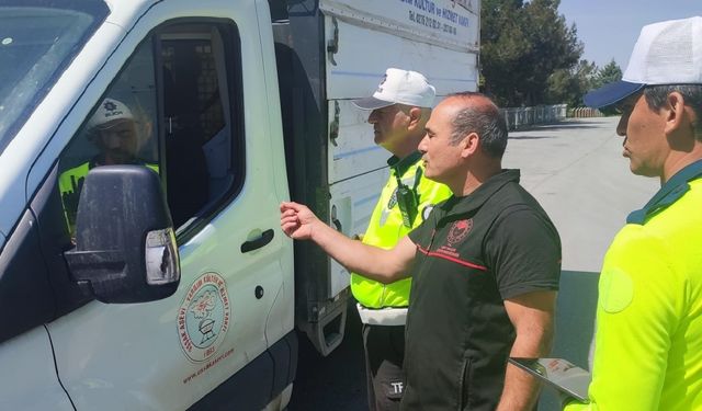 Uşak’ta kurbanlık sevkiyatlarına sıkı denetim devam ediyor