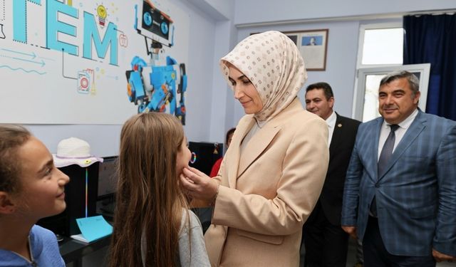 Vali Yiğitbaşı, Kodlama ve Sanat Atölyesi’ni ziyaret etti