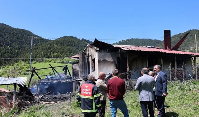 Yaşlı kadına ait ev çıkan yangında kül oldu