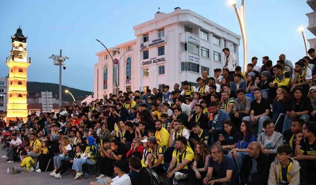 Yozgat’ta Fenerbahçe-Monaco maçı Cumhuriyet Meydanında canlı yayınlandı