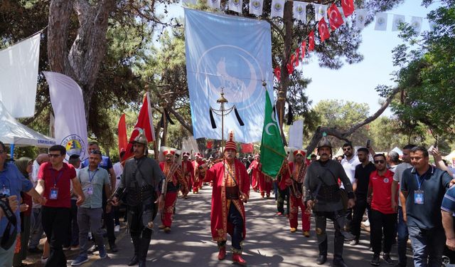 Binlerce kişi geldi: Geleneksel Türkmen Şöleni coşkulu geçti