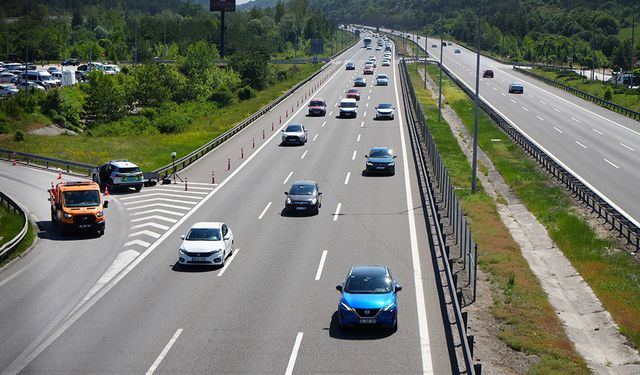 Tatilcilerin dönüş yolculuğu başladı: Bolu geçişinde akıcı yoğunluk