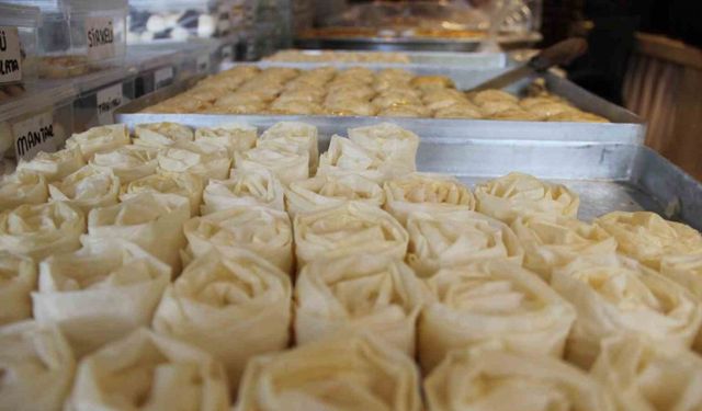 4 saatte pişen Çorum baklavası bayramda damakları tatlandıracak