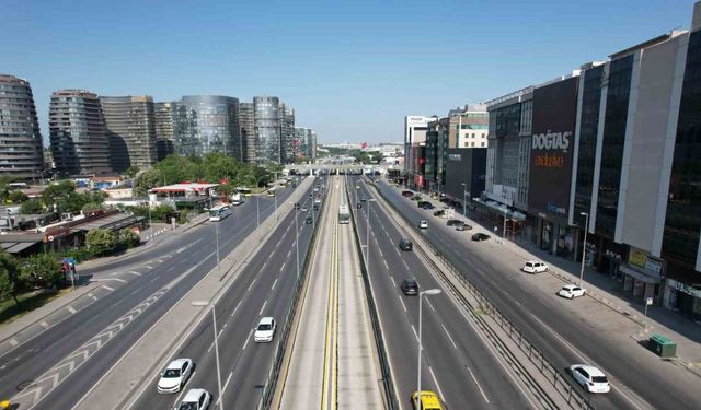Bayramın ilk gününde yollar boş kaldı