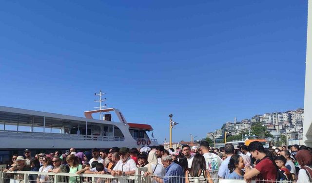 Bayramın son gününde Adalar İskelesi’nde yoğunluk oluştu