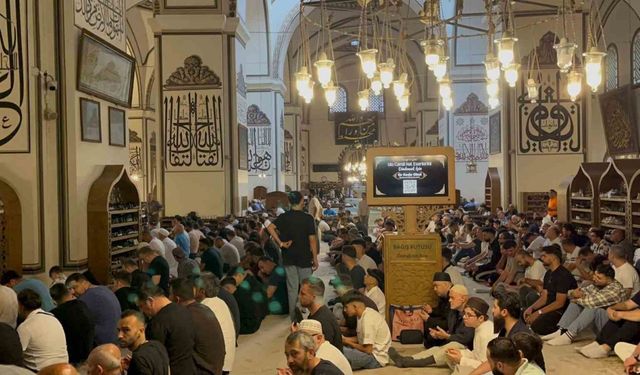 Bursa’da binlerce vatandaş Kurban Bayramı’nda Ulu Cami’ye akın etti