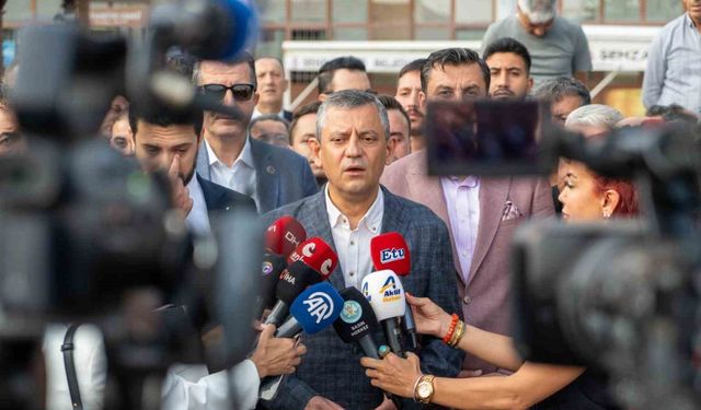 CHP Genel Başkanı Özel bayram namazını Manisa’da kıldı
