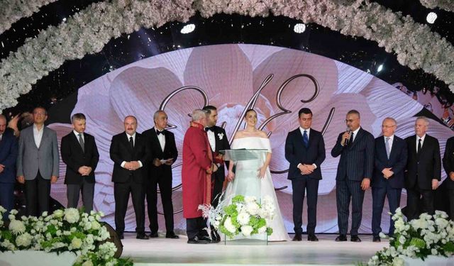 Çorum’daki düğün ünlüler geçidine sahne oldu