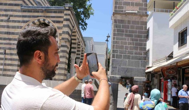 Diyarbakırlı fenomen, ücretsiz kent rehberliği yapıyor