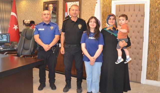 Emniyet Müdürü Saraç’tan bursluluk sınavı birincisi polis çocuğu Ayşenur’a hediye