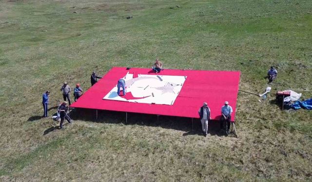 Giresun’un 2500 rakımlı zirvesine 54 metrekarelik bayrak