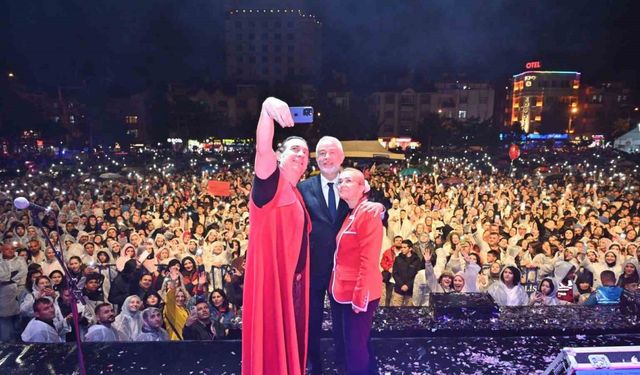 Gül festivalinde sağanak altında Kıraç rüzgârı