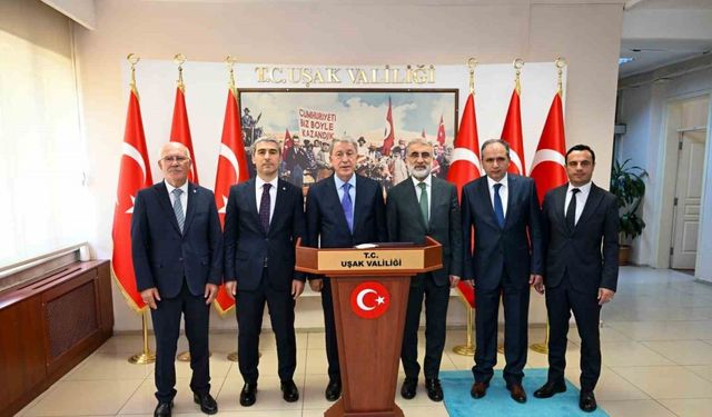 Hulusi Akar ve Taner Yıldız bir dizi ziyaretler için Uşak’a geldi