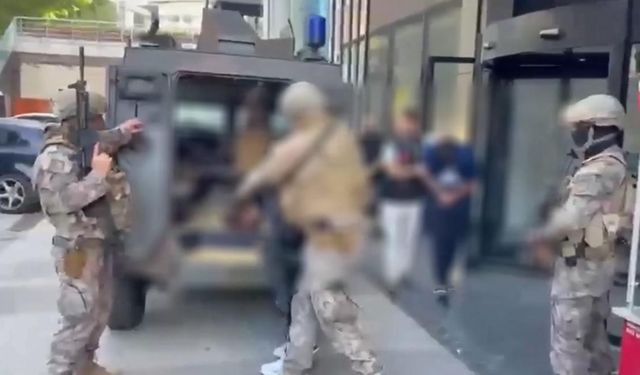 İnternet üzerinde faizsiz kredi arayanları hedef alan şebekeye "Akbaba Operasyonu": 18 tutuklama