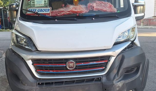 Karabük’te okul servisi ile otomobil çarpıştı: 3 yaralı