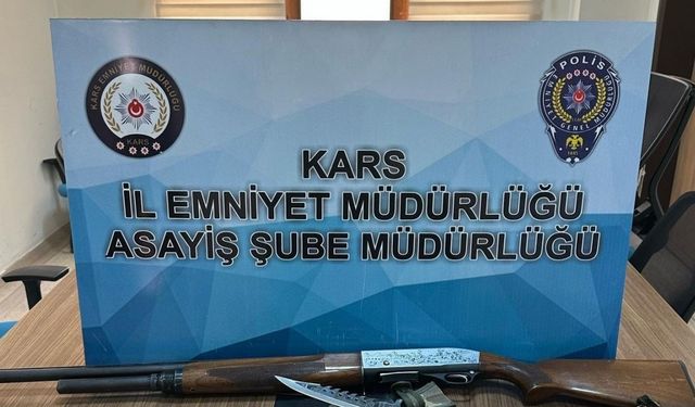 Kars’ta silah, tüfek ve mühimmat ele geçirildi