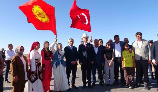 Kırgız şenliğinde Kırgız gelenekleri sergilendi