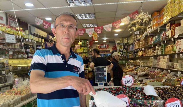 Kurban Bayramı’na bir gün kala kuruyemişçilerin işleri yoğunlaştı
