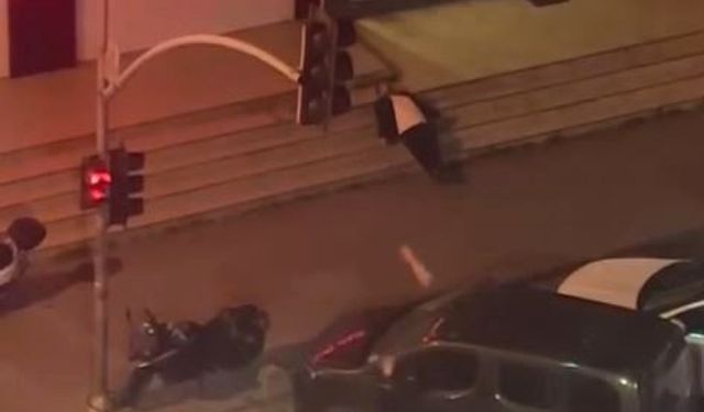 Merdivenlerde uyuya kalan adamı dubayla uyandırmaya çalıştı