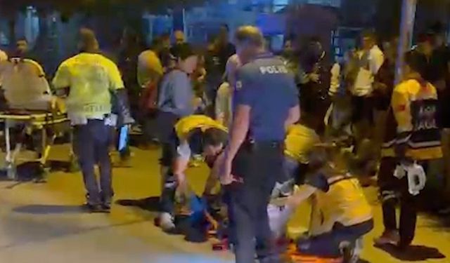 Motorsiklet yayalara çarptı: 1’i çocuk, 3 yaralı