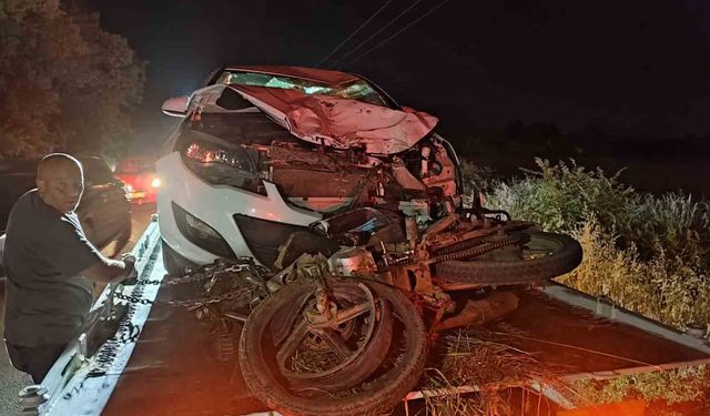 Otomobil ile çarpışan motosikletteki 2 kişi hayatını kaybetti
