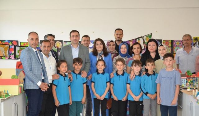 ‘Renk Cümbüşü’ sergisi ziyarete açıldı