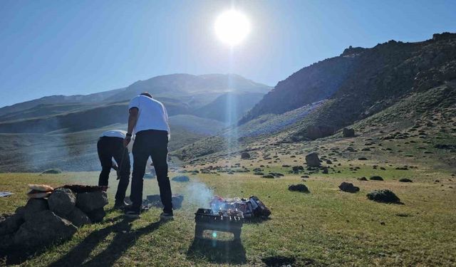 Süphan Dağı piknikçilerin yeni gözdesi oldu
