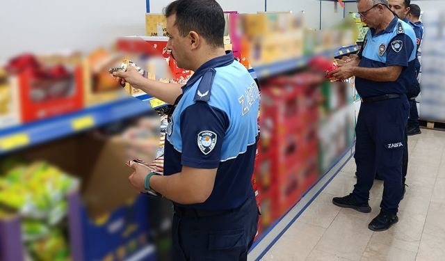 Mersin’de zincir marketlerde etiket ve son kullanma tarihi denetimi