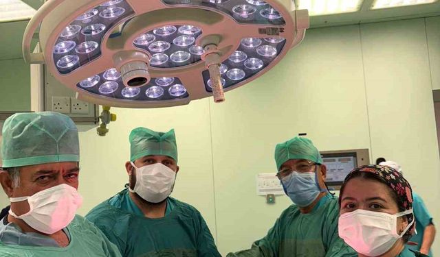 71 yaşındaki kadının karnından 9 kiloluk kitle çıkarıldı