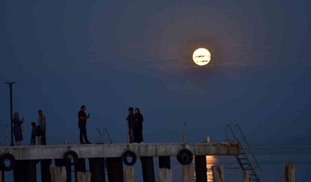 Ahlat’ta dolunay görsel şölen sundu