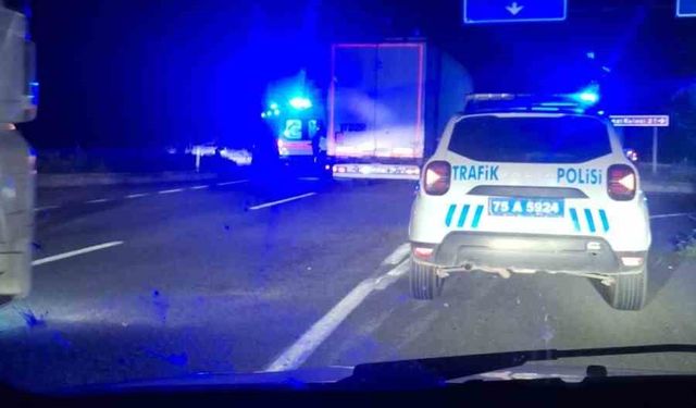 Ardahan’da iki otomobil çarpıştı: 4 yaralı