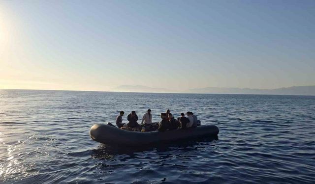 Ayvacık’ta 16’sı çocuk 23 kaçak göçmen kurtarıldı