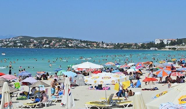 Çeşme’de 14 plaj ve 2 marinada Mavi Bayrak dalgalanacak