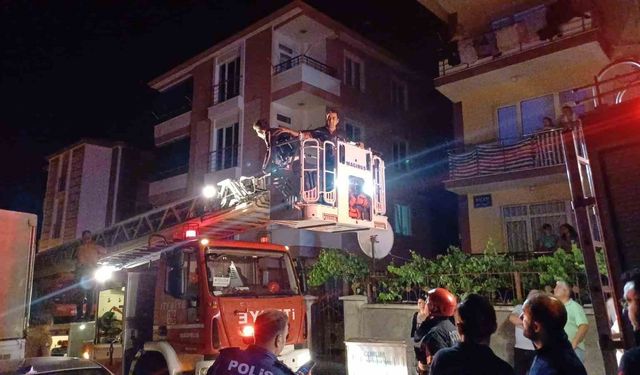 Çorum’da apartman dairesinde çıkan yangın paniğe yol açtı