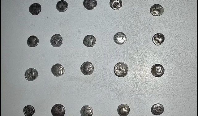 Çorum’da şüpheli araçtan 26 adet sikke çıktı