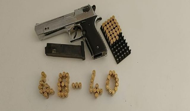 Düğün konvoyunda havaya ateş eden şahıstan silah ve mermi ele geçirildi