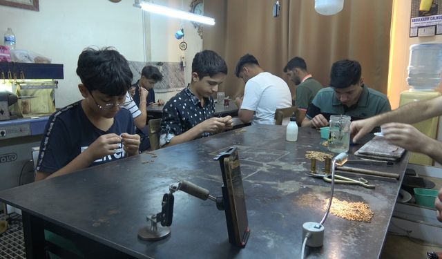 En pahalı zanaatın ustalığını öğreniyorlar