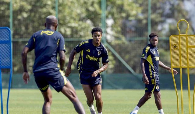 Fenerbahçe, günün ilk antrenmanını tamamladı