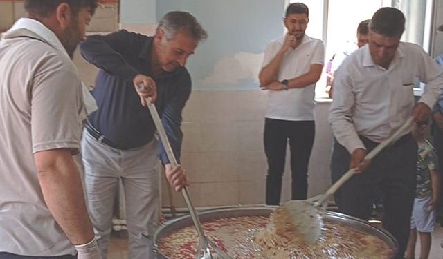 Hisarcık Kutluhallar köyünde 15 yıldan beri aşure geleneği sürdürülüyor