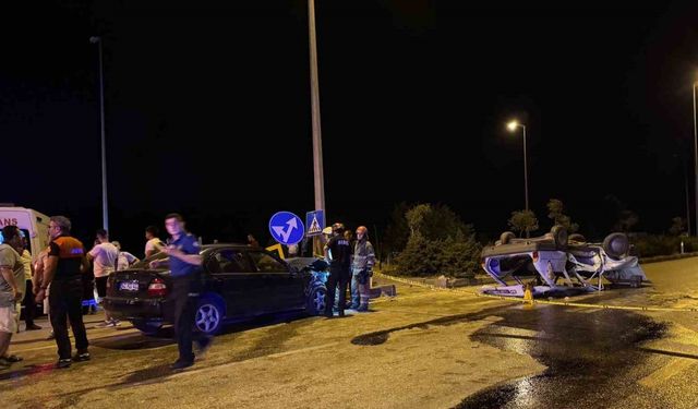 İki otomobilin çarpıştığı kazada 2’si ağır 7 kişi yaralandı