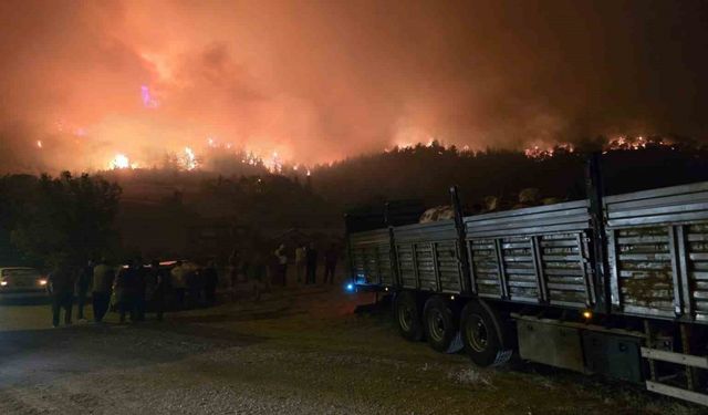 Karabük’teki yangın Ankara karayoluna indi