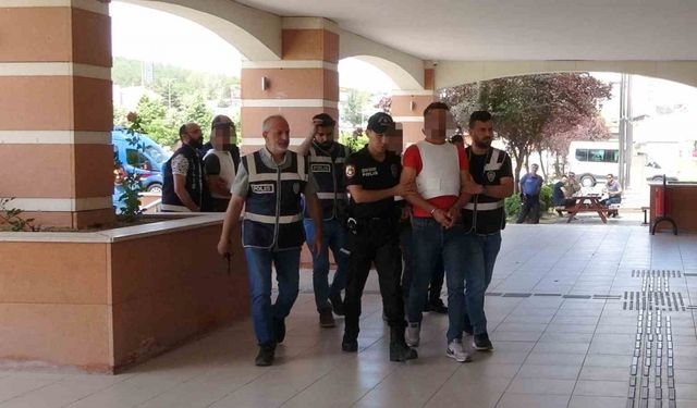 Kardeşin öldüğü, abisinin de yaralandığı kavgayla ilgili yargılamaya devam edildi