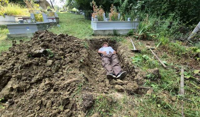 Kendi mezarını kazdı