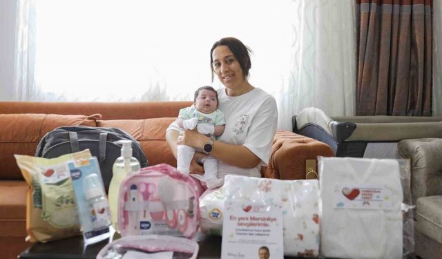 Mersin’de yeni doğan bebeklere ilk hediye belediyeden