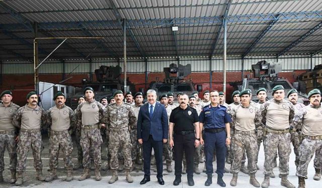 Özel Harekat polisleri dualarla Suriye’ye uğurlandı