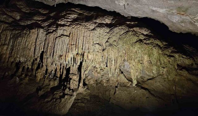 Sıcaktan bunalanlar Gökgöl Mağarası’na akın ediyor